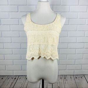 10/$25🦋 Weavers Ivory Crochet & Lace Crop Top - Small